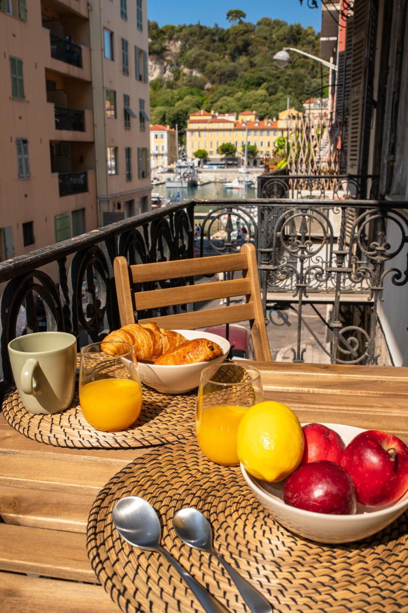 Appartement Magnifique 2p Avec Vue Sur Le Port De Nice